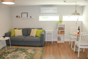HiddenGem-private modern suite on trendy Main St